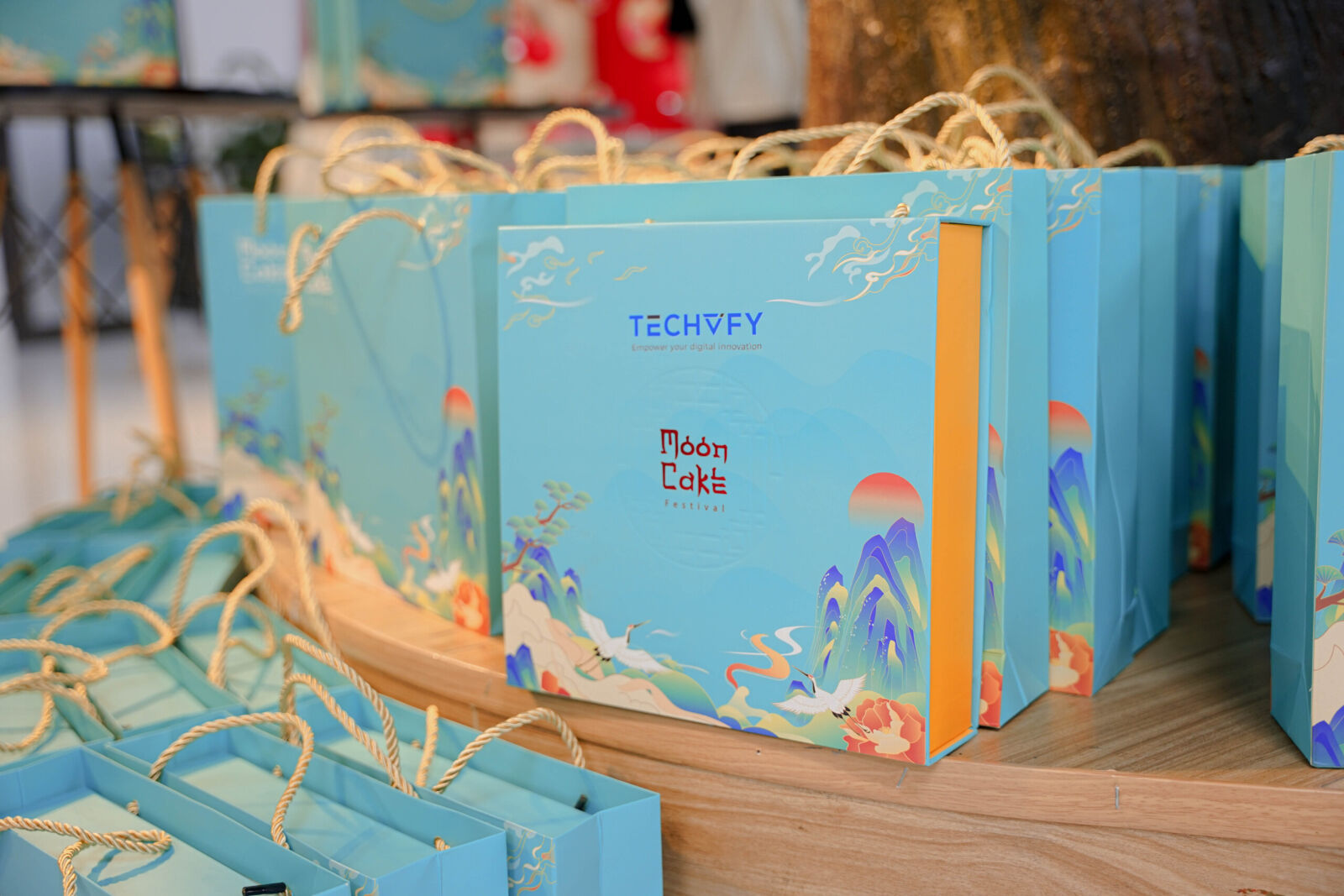 tang-banh-trung-thu-techvify